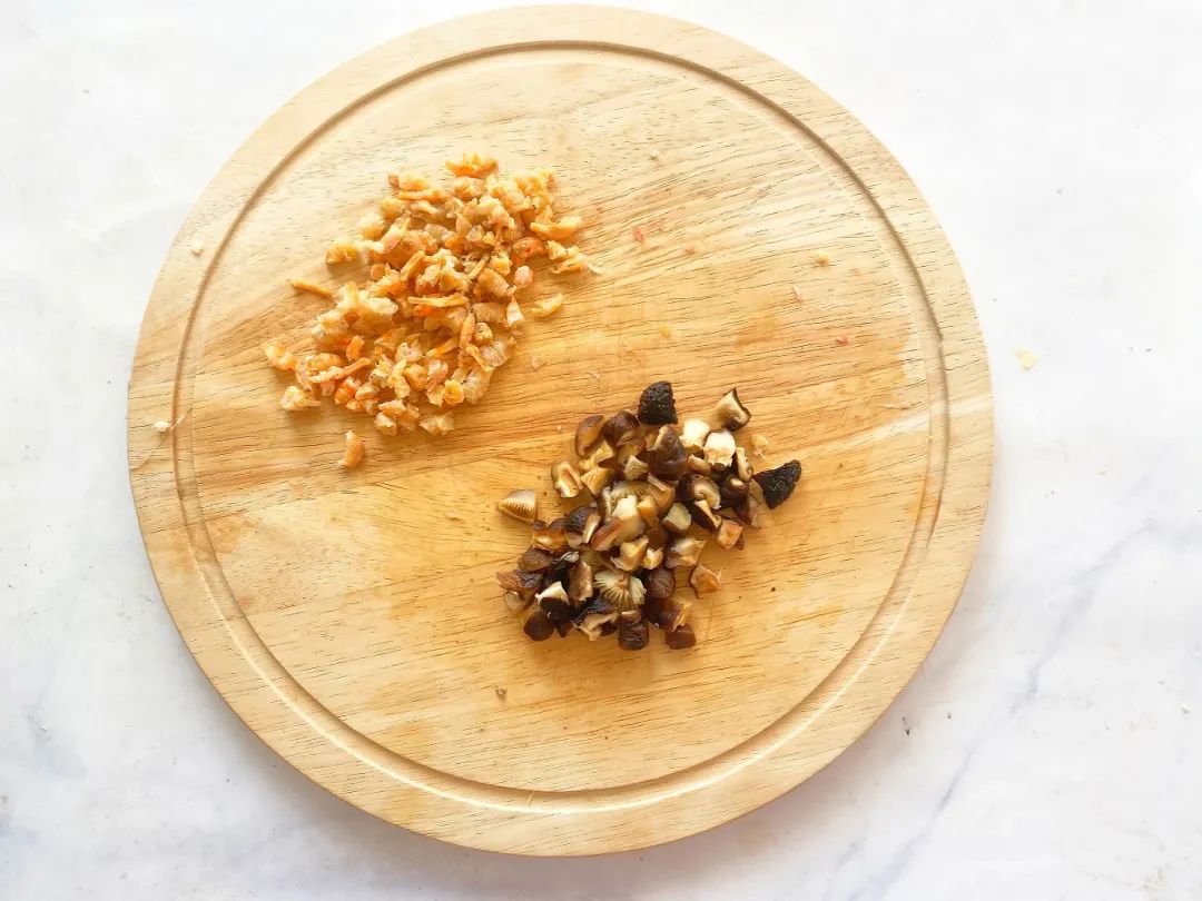 广东肠粉的正宗做法，米浆比例和酱料配方大公开，细腻爽滑，学会可以开家石磨肠粉店！