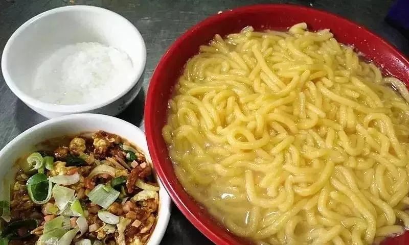 让东北人迷恋的酸汤子是什么食物？教你传统小吃酸汤子的正宗做法，闻着酸，吃着特香！