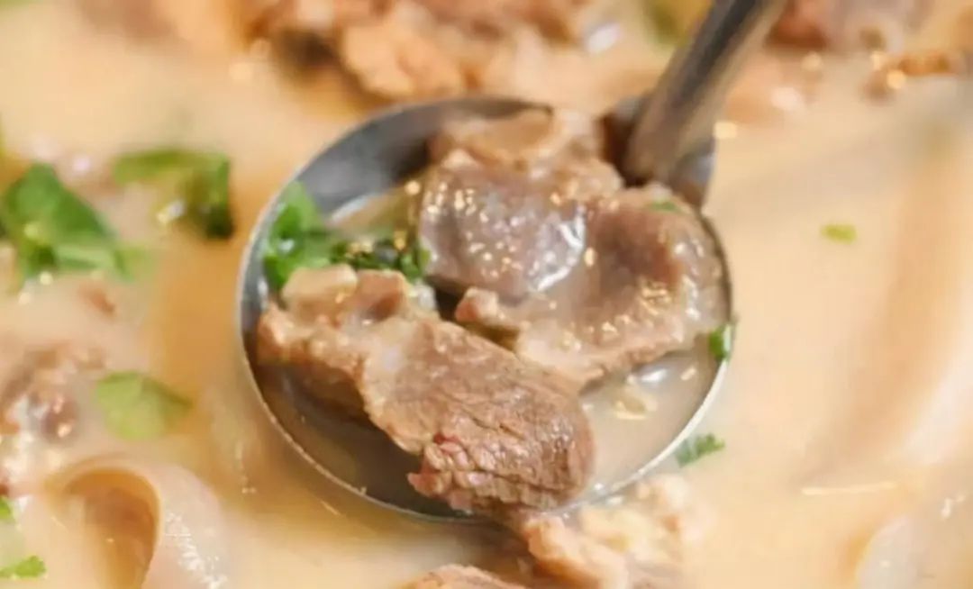 大厨教正确的炖羊汤做法，有2样不能放，掌握5个技巧，保证羊汤浓白，鲜美不腥膻！