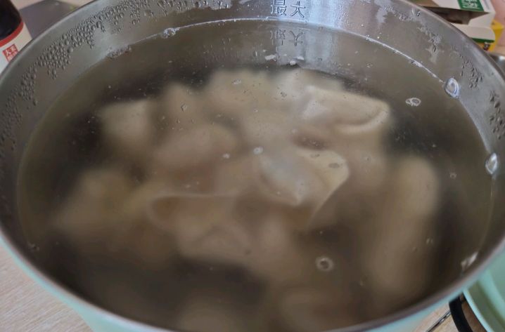 酸汤馄饨好不好吃，汤汁才是关键，教你调制方法，酸辣开胃，连汤汁都喝个精光！