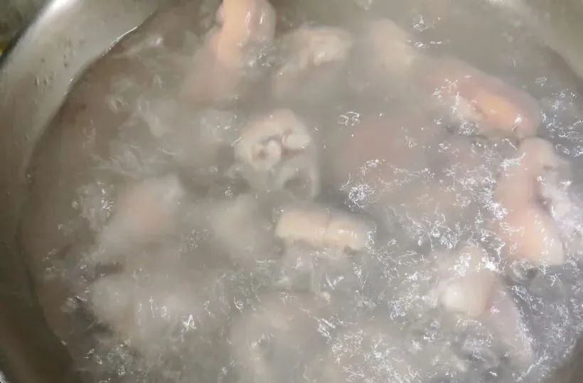 只要一只高压锅就能卤猪脚，记住这1招，香嫩软烂，肥而不腻，一点腥味都没有！
