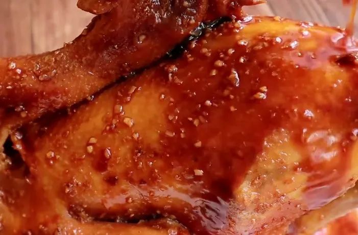 沙姜鸡的正确做法，鲜嫩入味，皮香肉滑，比白斩鸡还更好吃！