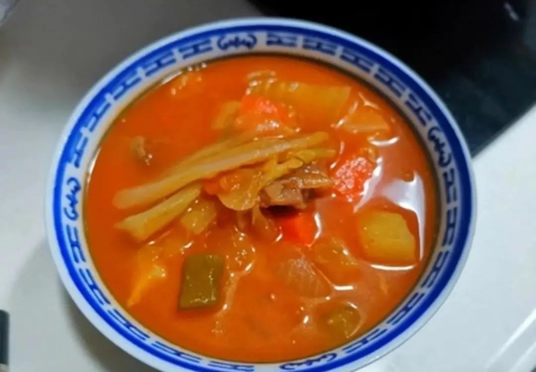 这才是罗宋汤的简单做法，酸甜开胃，汤汁鲜美，补钙又营养，比羊肉还更补！