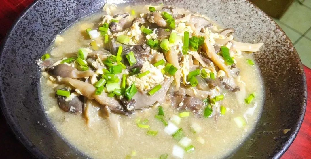 蘑菇汤最好吃的做法，和它一起烧，汤鲜味美，隔3差5就想喝一碗！