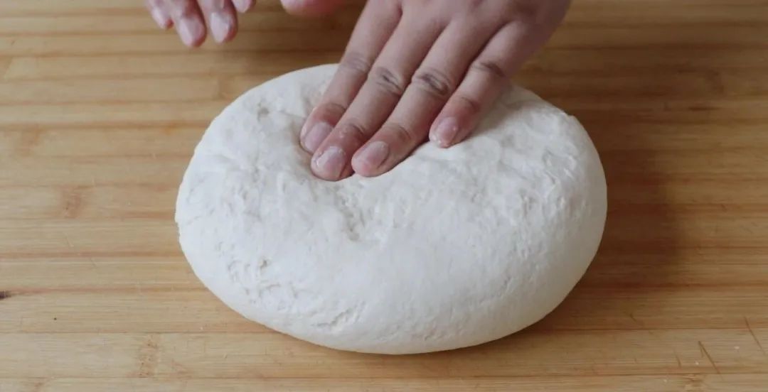 教你做最简单的手抓饼，10分钟就能搞定，香酥多层，放2天都不会硬！