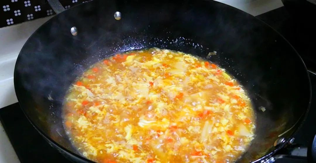 饺子皮也能做汤面，做法简单，10分钟就能出锅，鲜美营养，香喷喷热乎乎！