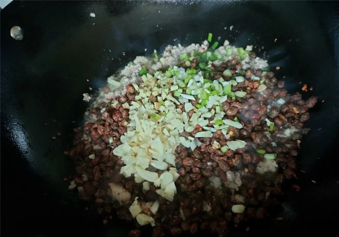 超级下饭的一道菜，豆豉蒸肉末，做法简单，咸香入味，越吃越上瘾！