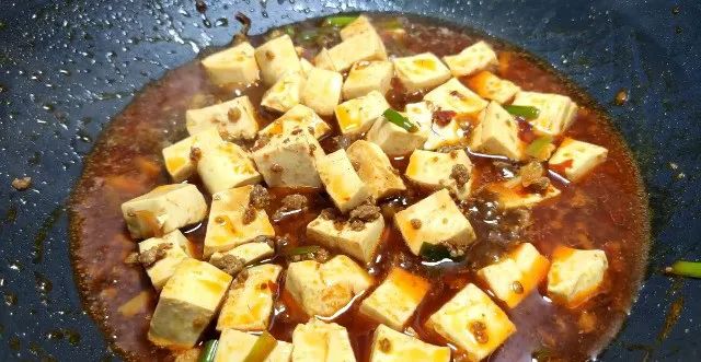 豆腐最解馋的做法，只要6块钱，5分钟出锅，香辣过瘾，好吃又下饭，食材又简单！