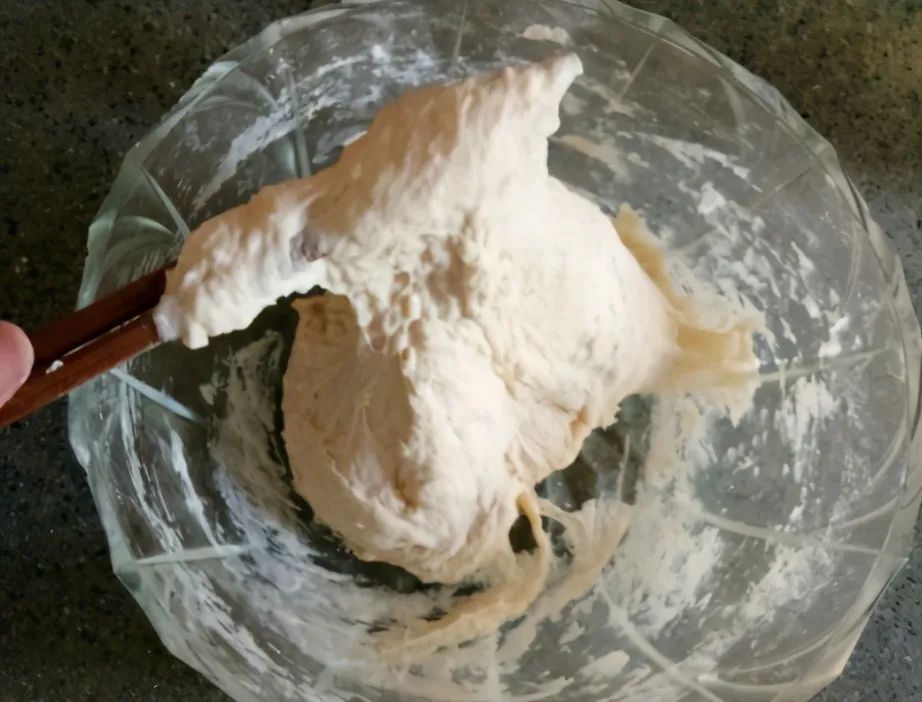 韭菜鸡蛋馅饼的正确做法，5分钟就能学会，薄皮大馅，柔软好吃易消化，放凉也不硬！