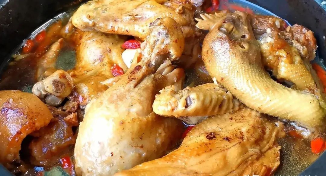 砂锅盐焗鸡的家常做法，色泽靓丽，鲜香味美，出锅香气四溢！