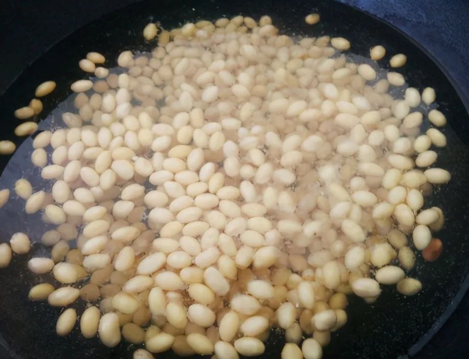 打豆浆的正确做法，泡好的黄豆先别急着打，多加这1步，香浓更顺滑！