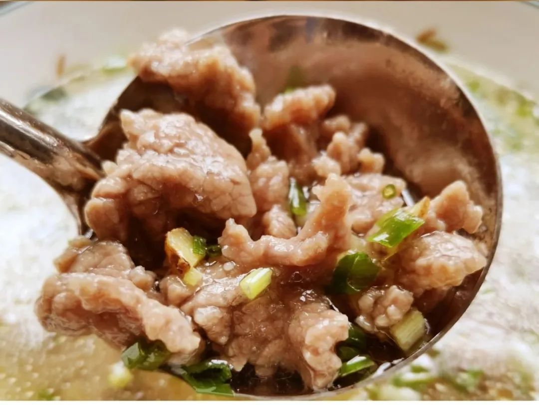 牛肉汤的家常做法，牢记这3个小妙招，肉嫩无腥味，好喝不油腻，滑滑嫩嫩汤鲜味美！