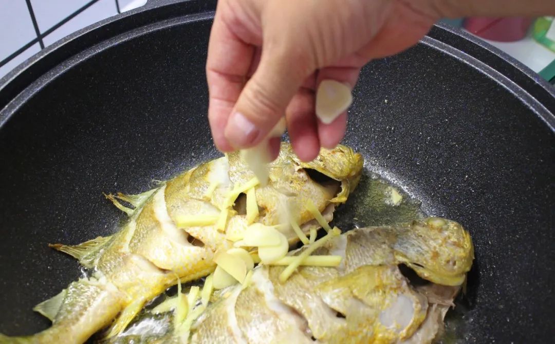 黄花鱼这样做最好吃，刺少肉多，鲜嫩入味没腥味，做法简单，开胃超下饭！