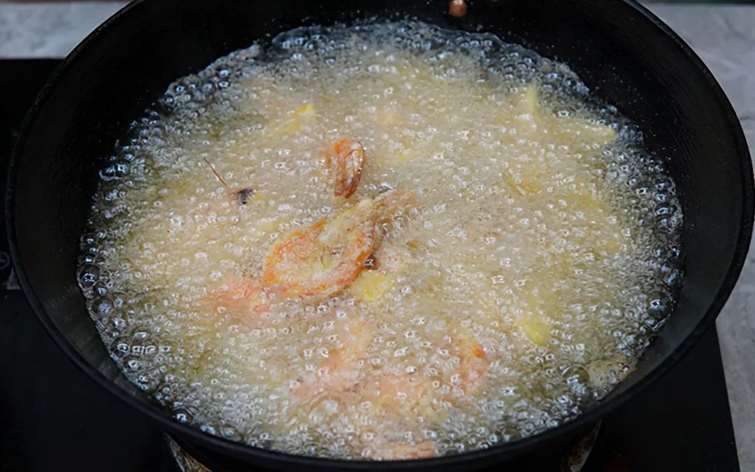 这才是香辣虾最好吃的做法，味道麻辣鲜香，下酒又下饭，一锅都不够吃！