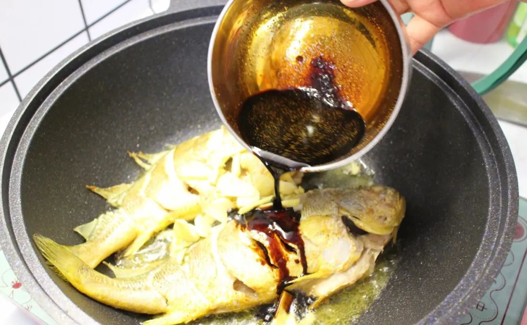 黄花鱼这样做最好吃，刺少肉多，鲜嫩入味没腥味，做法简单，开胃超下饭！