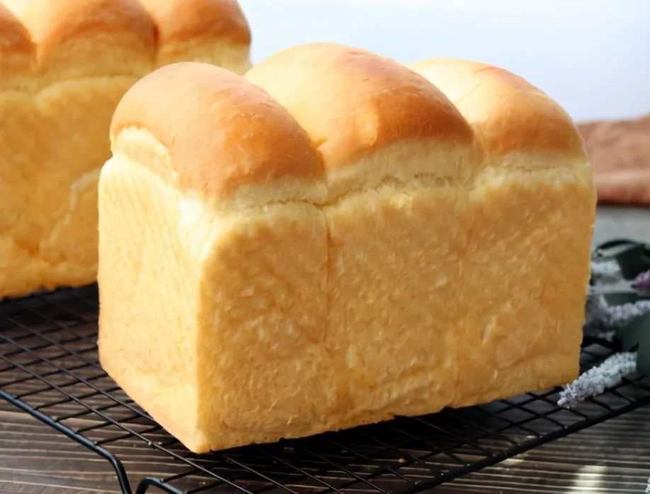 吐司面包的经典做法，不用黄油，只人牢记这3点，层层拉丝，松软细腻！