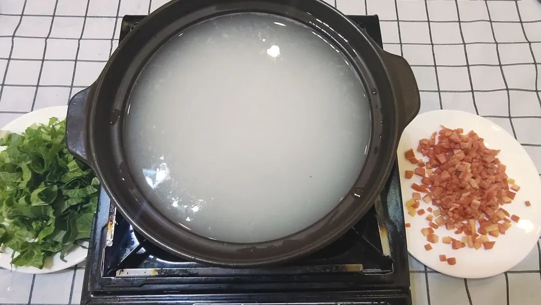 熬米粥最好吃的做法，先别急着下锅煮，多加这1步，米粥粘稠绵密顺滑，又香又浓真好喝！