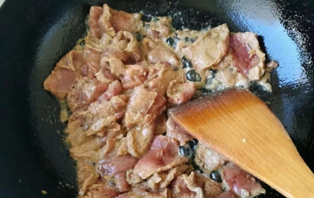 牛肉怎么做炒又嫩又好吃？教你正确做法，牢记这3个要点，滑嫩鲜香不塞牙！