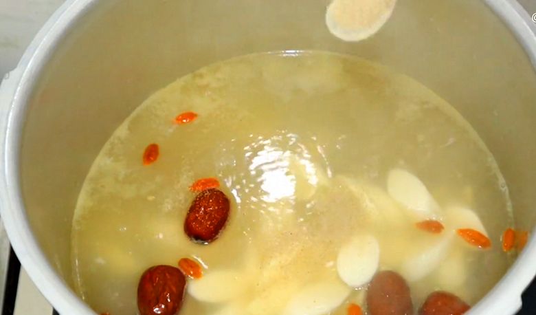 牛鞭汤如何炖才会好喝？教你正确做法，不要直接放水煮，多加1步，汤鲜味美，壮阳又补肾！