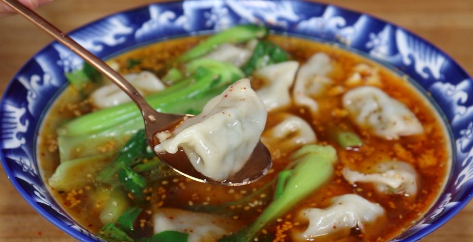 难怪饭店酸汤水饺那么好吃，全靠这碗秘制汤料，酸辣爽口过瘾，做法又简单！