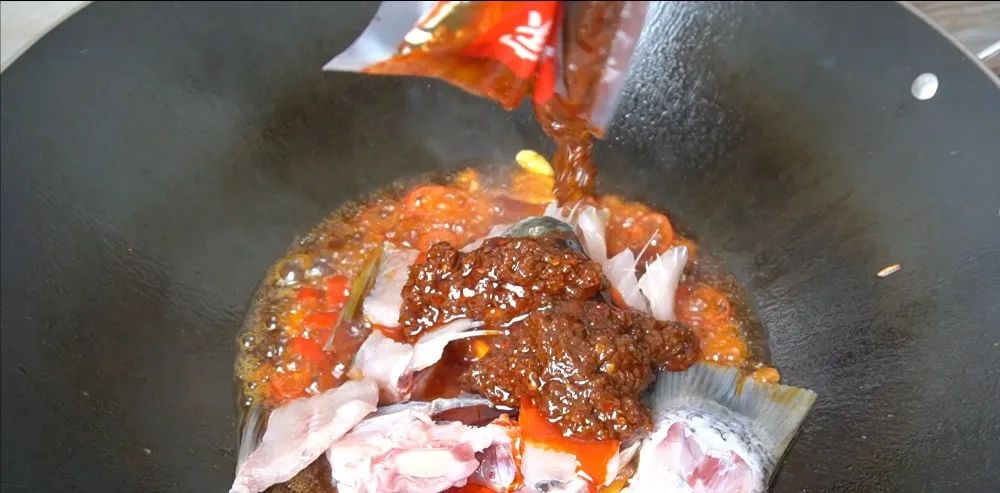 这才是水煮鱼的正确做法，详细讲解鱼片腌制技巧，鱼肉滑嫩无腥味，一次做一大盆，太香了！