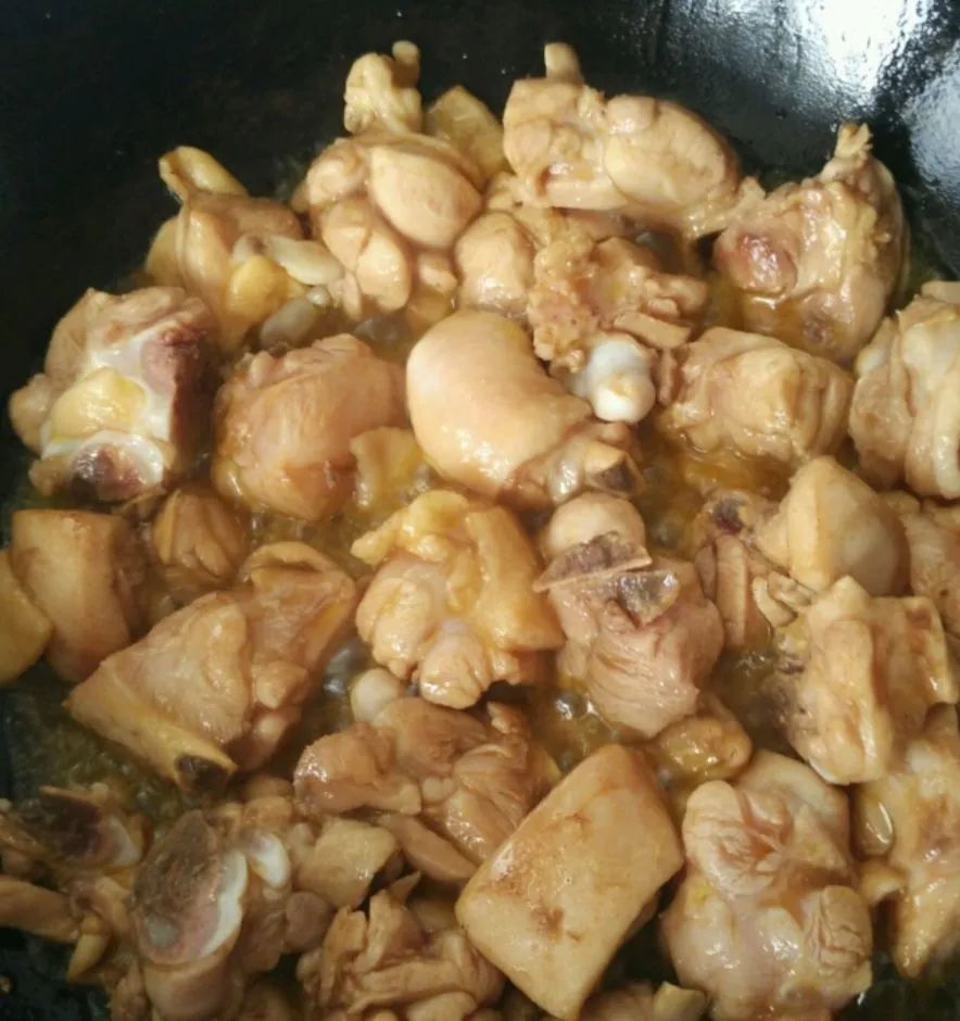教你用1只鸡做2道菜，风味炒鸡和农家土鸡汤的做法，鸡肉香而不柴，汤鲜味浓无腥味！