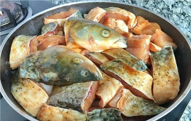 焖鱼块的家常做法，不加一滴水，不破皮不粘锅没腥味，鲜嫩有营养，比清蒸鱼更好吃！