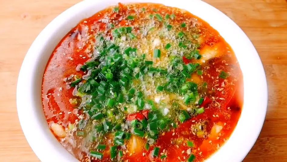 番茄水煮鱼的正宗做法，牢记这6点，味道酸爽滑嫩，汤汁鲜美开胃，最适合这个秋天！