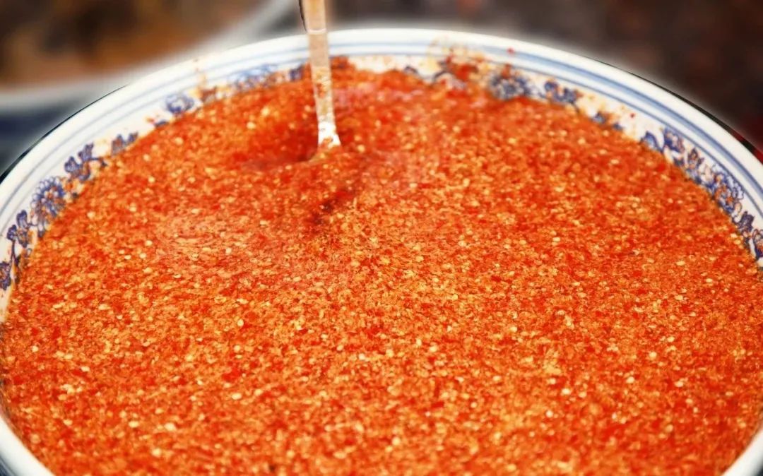 辣椒酱做法大全，健康6种自制辣椒酱的秘制做法，香辣开胃不上火，无任何添加，放一年都不会坏！
