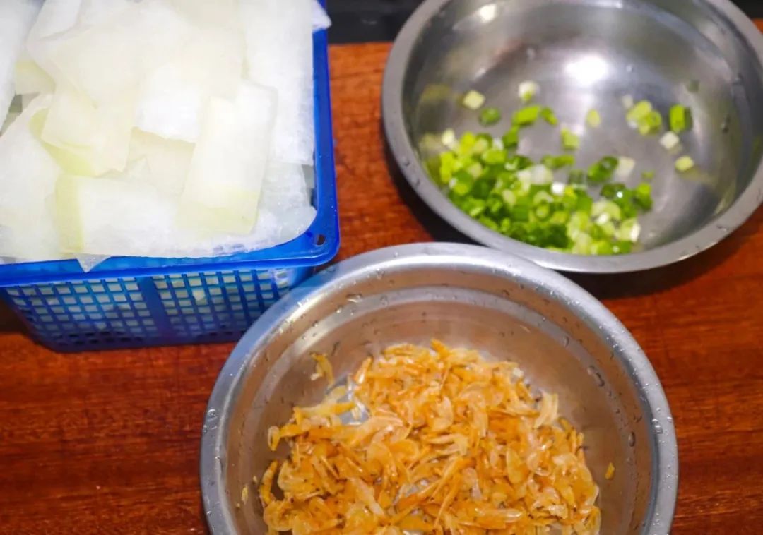 虾皮冬瓜汤的家常做法，清淡营养，味道鲜美，夏天喝最合适，孩子喝了最补钙！