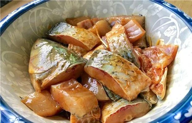 焖鱼块的家常做法，不加一滴水，不破皮不粘锅没腥味，鲜嫩有营养，比清蒸鱼更好吃！
