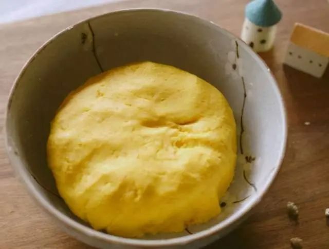 做南瓜饼，不要只加糯米粉，牢记这点，外酥里嫩，软糯香甜，放凉也不硬！