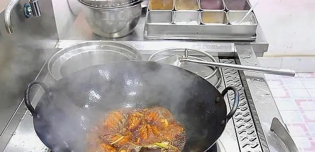 这才是红烧带鱼最好吃的的家常做法，记住这1点，不破皮，肉嫩不腥又入味，好吃又下饭！