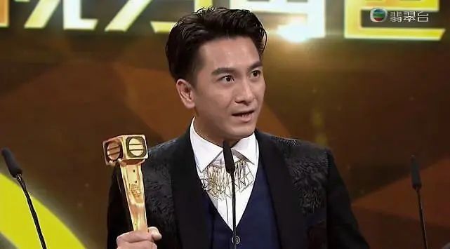 今年的TVB“霸屏王”，除了马国明，还有他