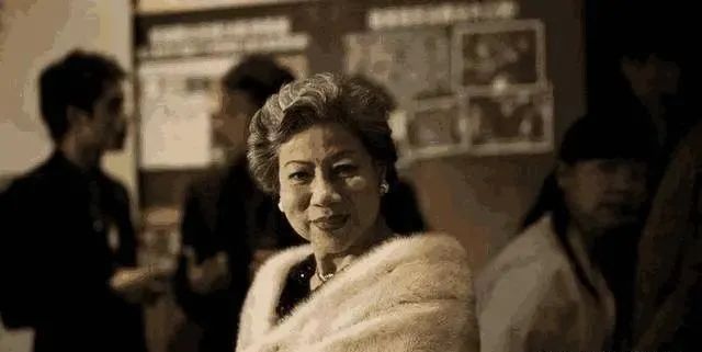 她是著名香港鬼后，演了半辈子反派，今83岁仍是单身