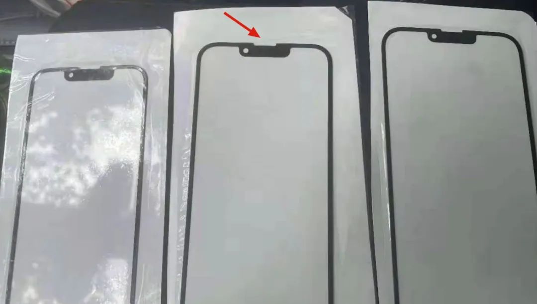 iPhone 13 小刘海，前面板曝光