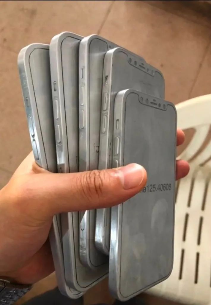 iPhone 12 机模曝光，外形实锤