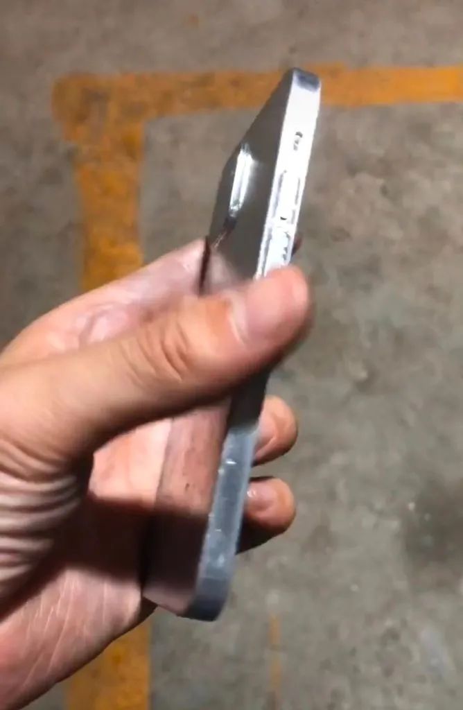 iPhone 12 机模曝光，外形实锤