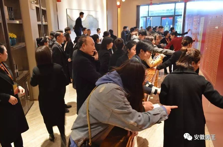 600人全款抢，超3000人登记，千人连夜排队…楼市现“万人抢房”！