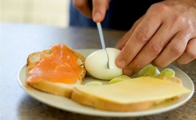 一天吃一个鸡蛋，对身体是好是坏？看看营养专家怎么回答