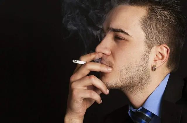 长期吸烟有4个“好处”3个坏处，看完你还会吸吗？