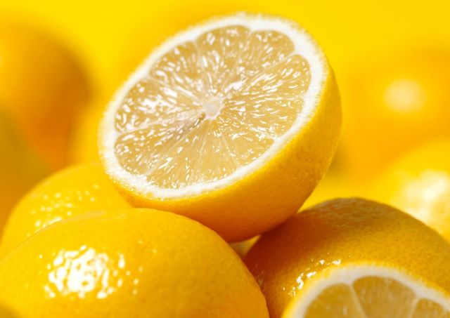 柠檬切片泡水喝有什么好处？