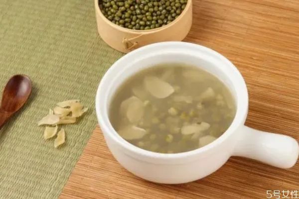 喝绿豆汤有什么好处 喝绿豆汤的作用有什么