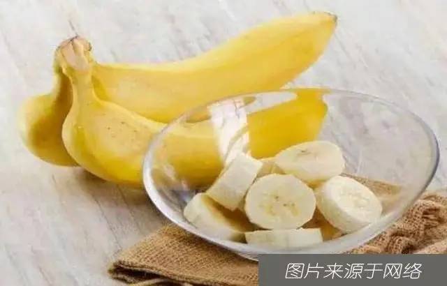 吃香蕉时，最好别碰“此物”，很多人都错了，早知早受益