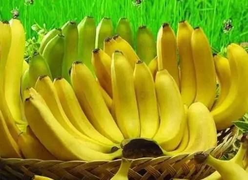 女性坚持晚上吃香蕉，这3大好处“不请自来”，谁吃谁健康！