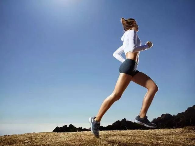 65岁后常跑步有助“长寿”！但跑前1件事没做好，可能等于白跑了