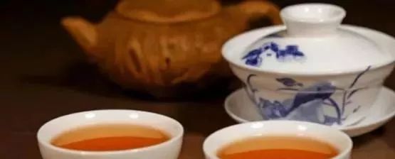 老中医提醒：喝这2种茶等于慢性毒药，伤肾还可能会致癌！