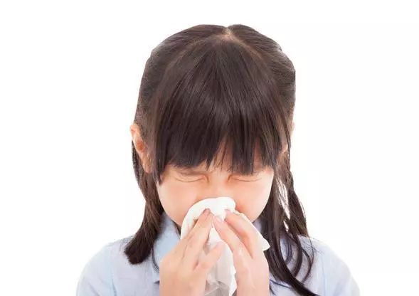 感冒后咳嗽久不愈，先别乱用止咳药，医生提醒清肺润肺更重要