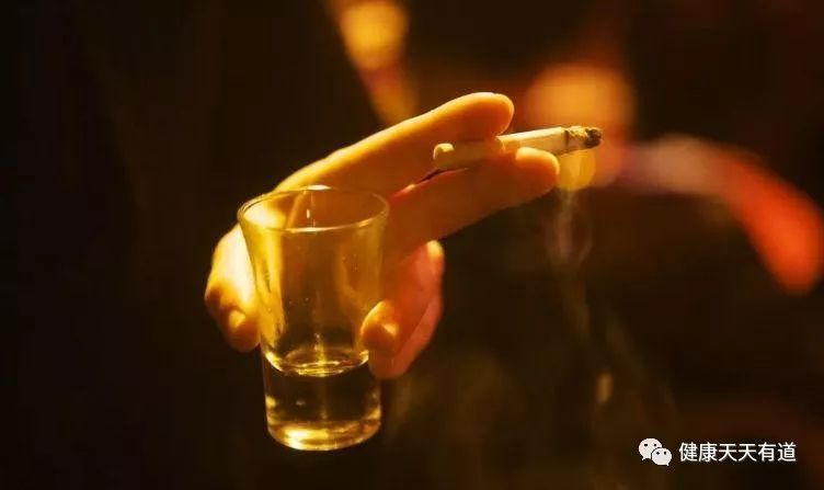 38岁男子，深夜心梗，2小时后离世，医生直言：与妻子脱不了干系