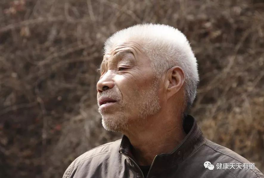 68岁老汉，成功带癌生存20年，他的抗癌经验简单实用！